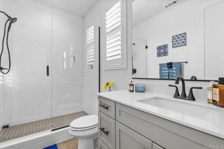 Full Bath on 1st floor