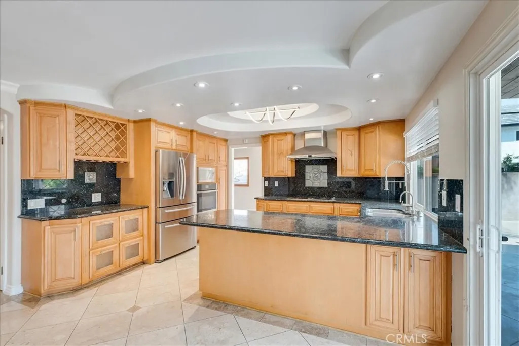 Open view of kitchen and large breakfast bar.
