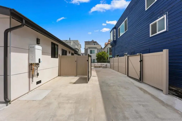 838 Portsmouth Court, San Diego, California 92109