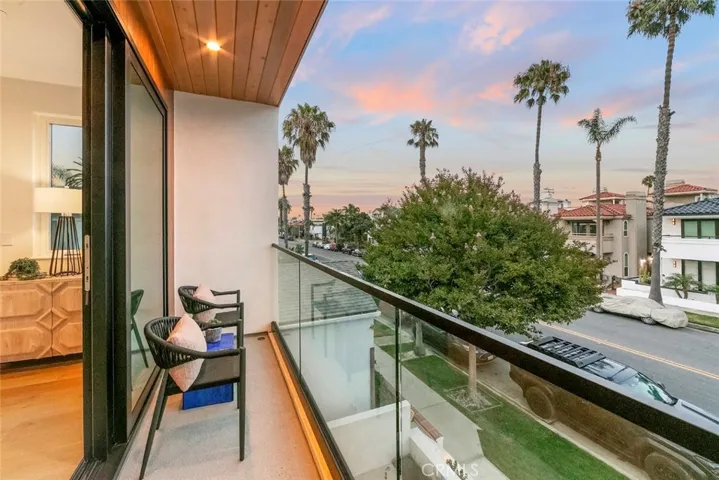307 14th Street, Huntington Beach, California 92648