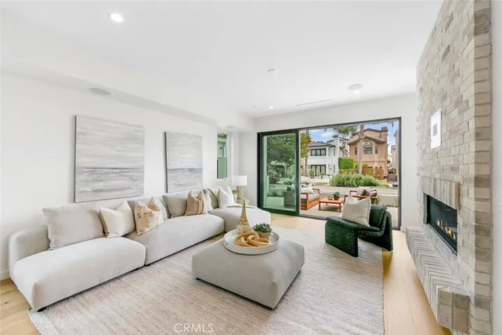 307 14th Street, Huntington Beach, California 92648