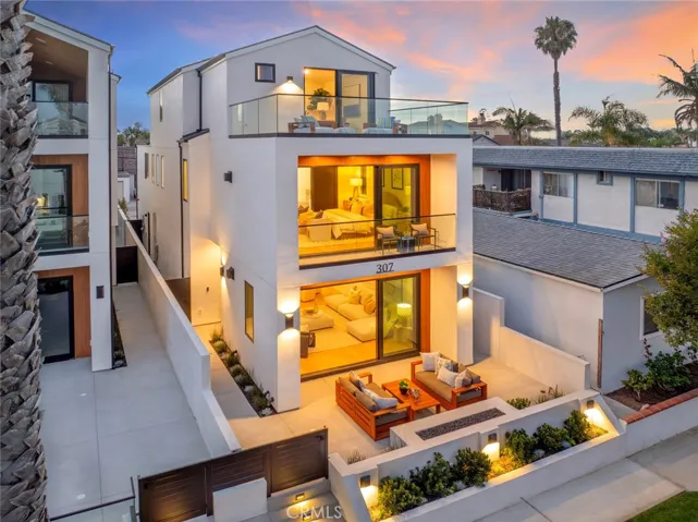 307 14th Street, Huntington Beach, California 92648