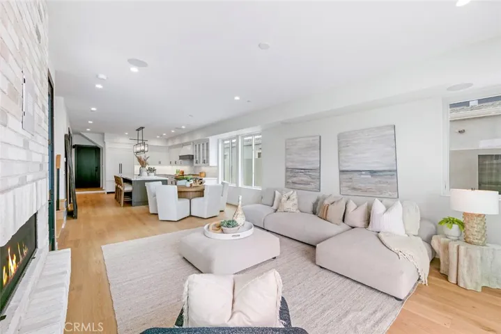 307 14th Street, Huntington Beach, California 92648