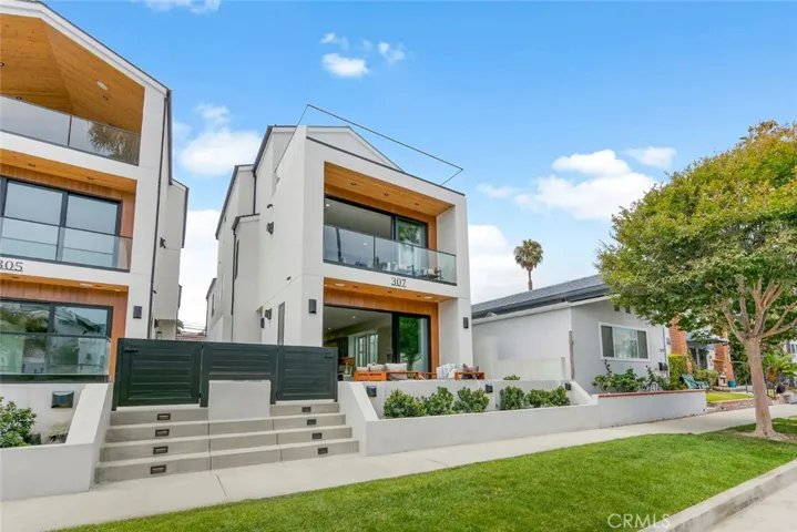 307 14th Street, Huntington Beach, California 92648