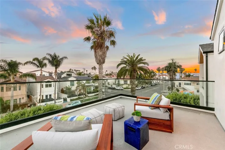 307 14th Street, Huntington Beach, California 92648