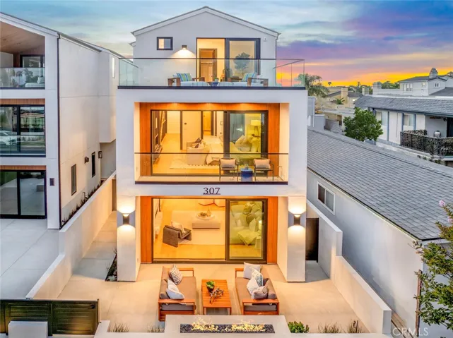 307 14th Street, Huntington Beach, California 92648
