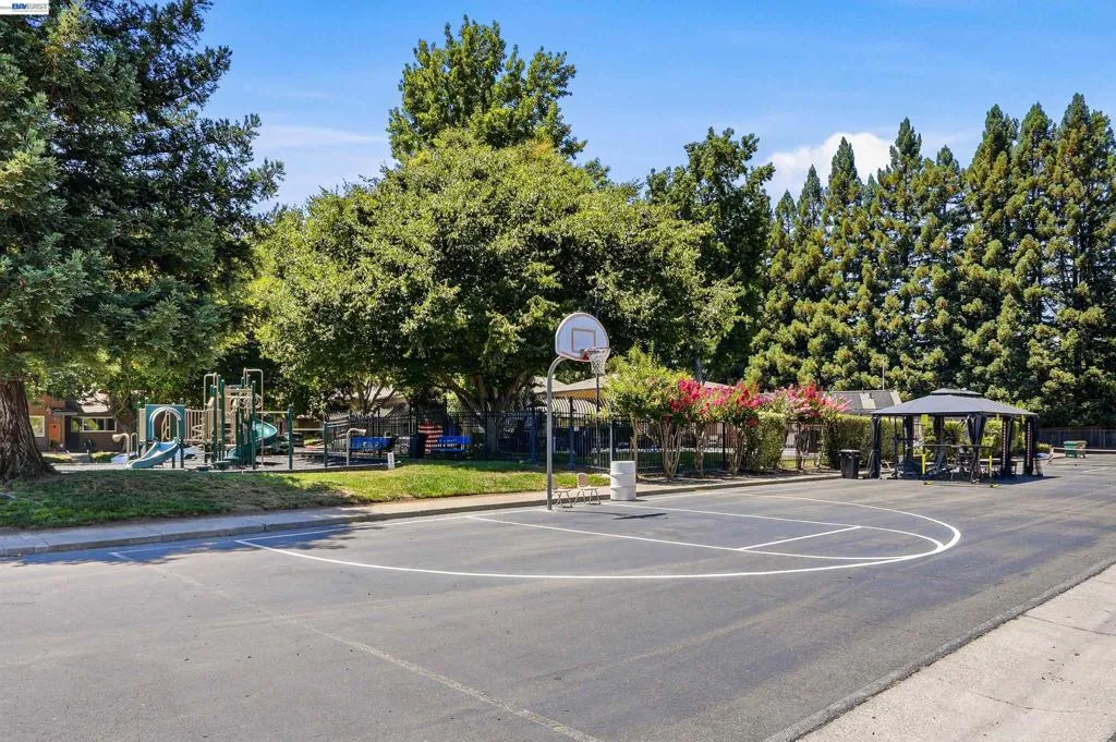 2125 Arroyo Ct 2, Pleasanton, California 94588 — photo 5