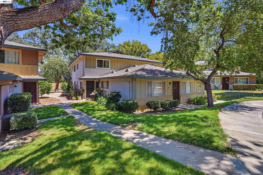 2125 Arroyo Ct
