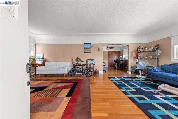 22071 Montgomery St, Hayward, California 94541