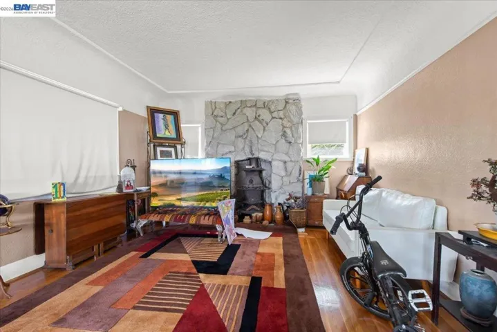 22071 Montgomery St, Hayward, California 94541