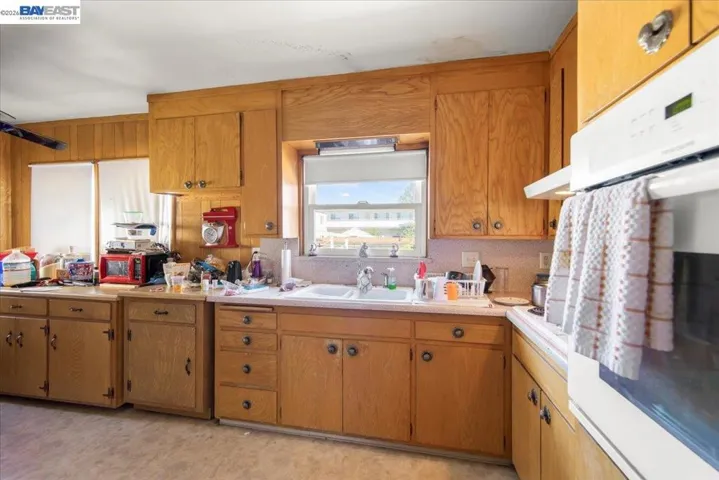 22071 Montgomery St, Hayward, California 94541