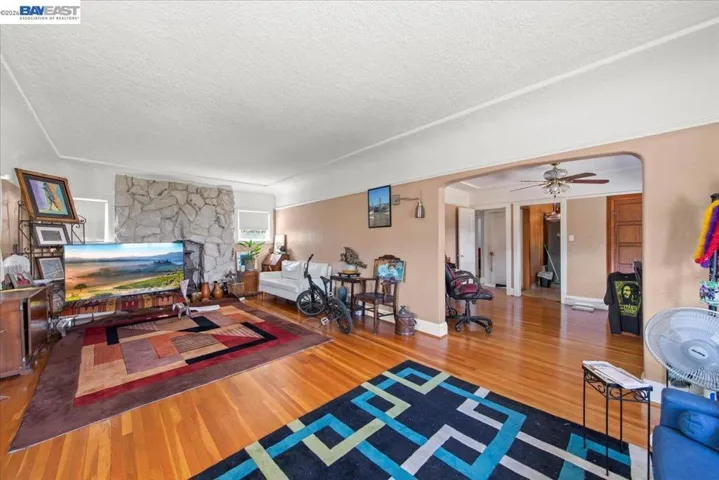 22071 Montgomery St, Hayward, California 94541