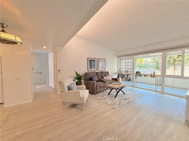 1842 Thunderbird Drive 1d, Seal Beach, California 90740