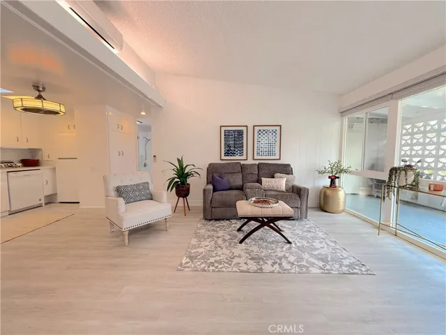 1842 Thunderbird Drive 1d, Seal Beach, California 90740