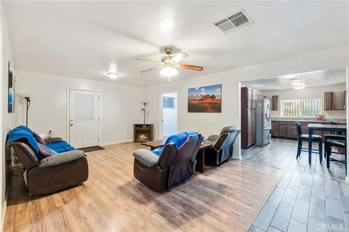Aproximately 1000 sf of living space