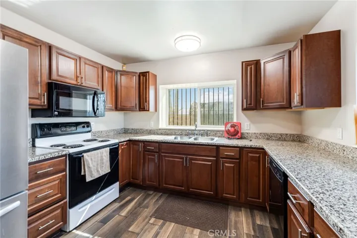 23259 64 Avenue, Ducor, California 93218