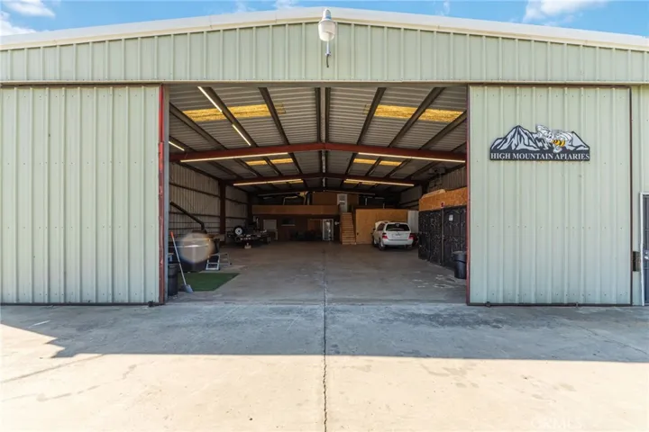 enter into the 5000 sf shop