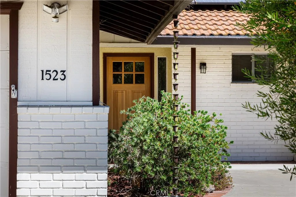 1523 Country Club Dr