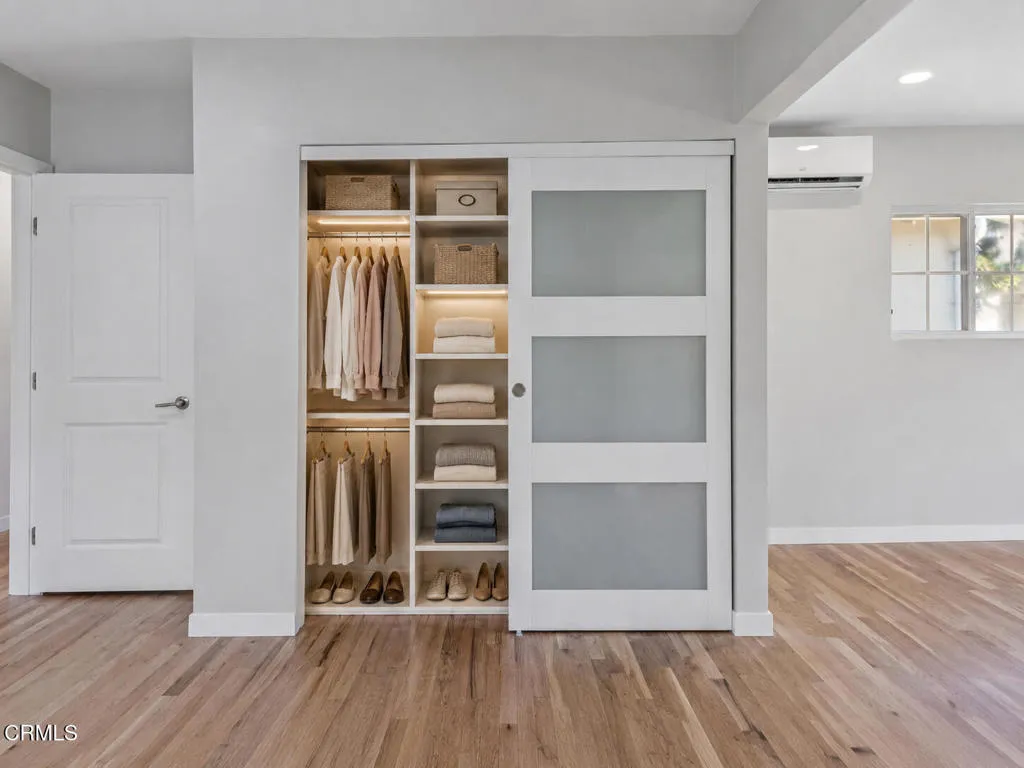minimalist_closet_with_warm_neutrals minimalist_closet_with_warm_neutrals