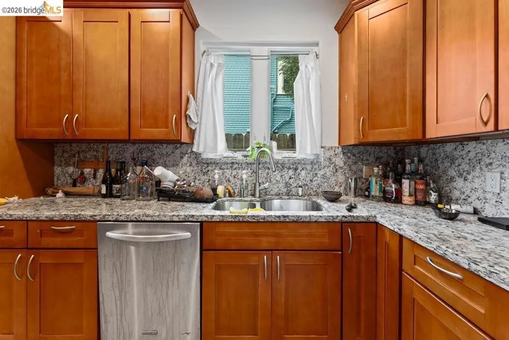 74 Pearl St, Oakland, California 94611