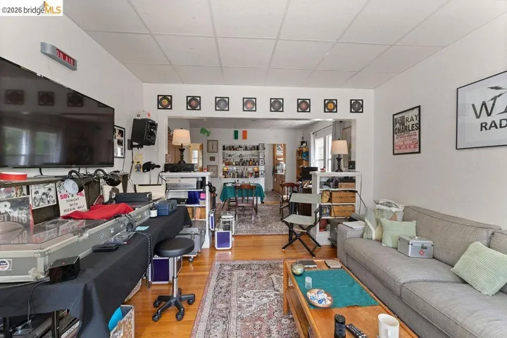74 Pearl St, Oakland, California 94611