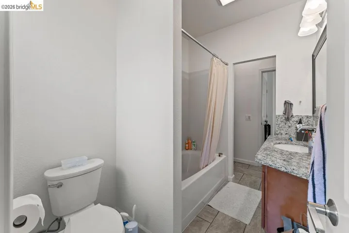 74 Pearl St, Oakland, California 94611