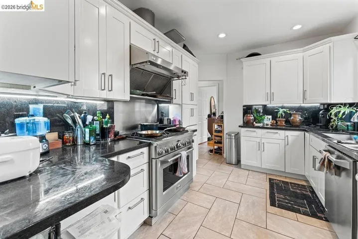 74 Pearl St, Oakland, California 94611