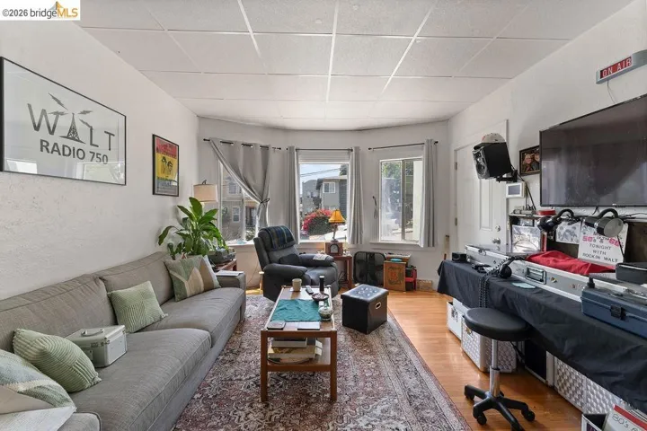 74 Pearl St, Oakland, California 94611