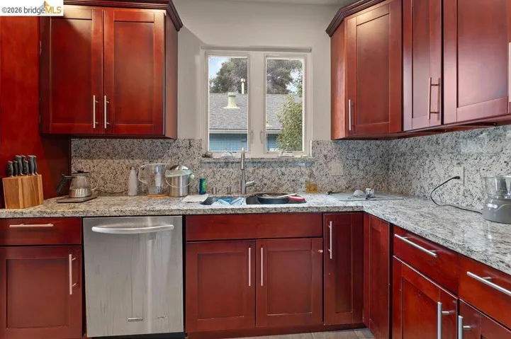 74 Pearl St, Oakland, California 94611
