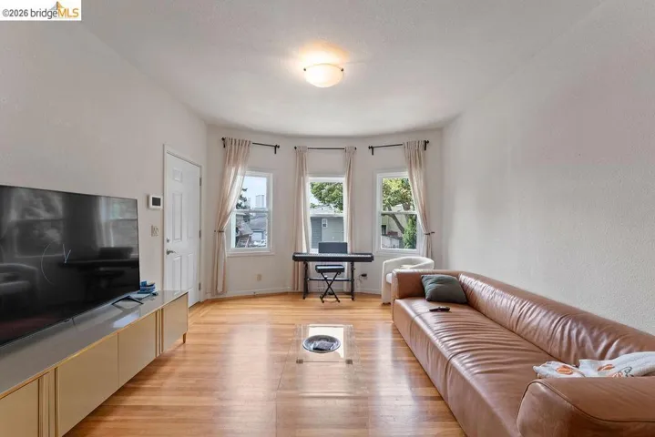 74 Pearl St, Oakland, California 94611