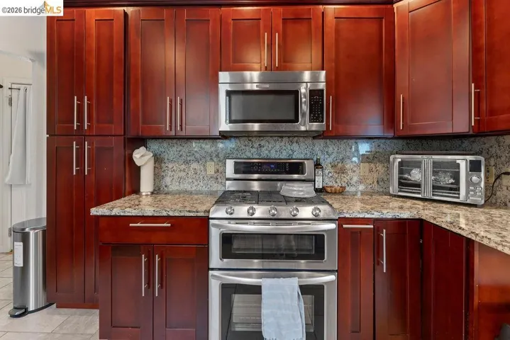 74 Pearl St, Oakland, California 94611