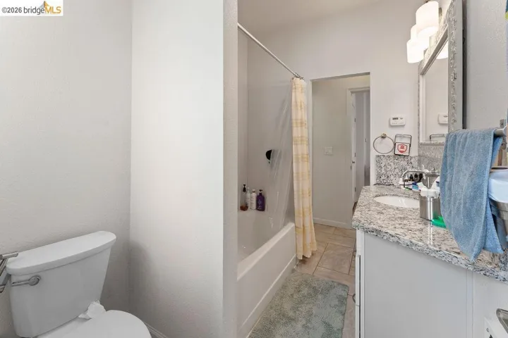74 Pearl St, Oakland, California 94611
