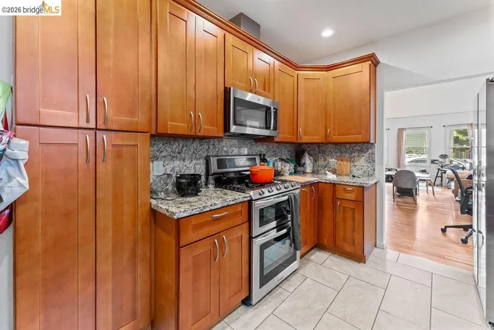 74 Pearl St, Oakland, California 94611