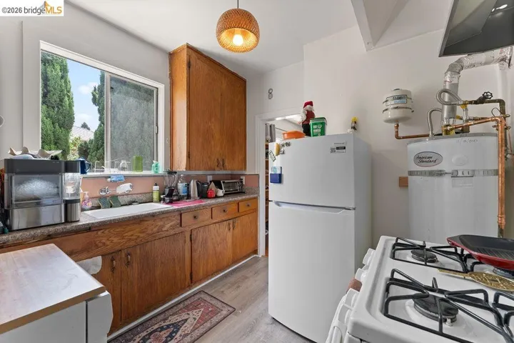 74 Pearl St, Oakland, California 94611