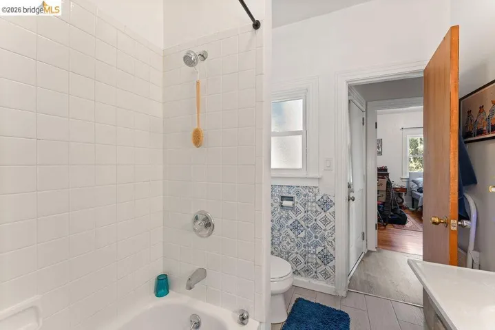 74 Pearl St, Oakland, California 94611