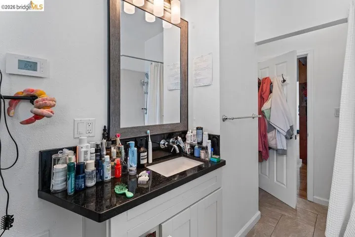 74 Pearl St, Oakland, California 94611