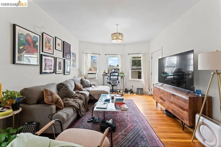 74 Pearl St, Oakland, California 94611