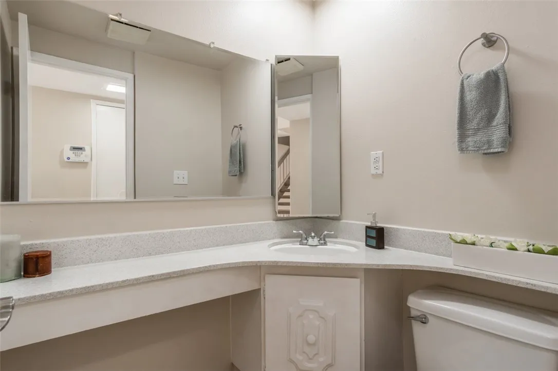 Downstairs 1/2 bath
