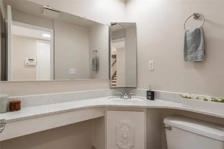 Downstairs 1/2 bath