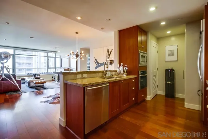 700 W E St 1602, San Diego, California 92101
