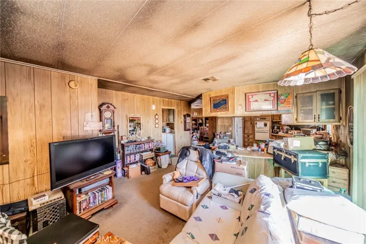 19175 Kailua, Adelanto, California 92301