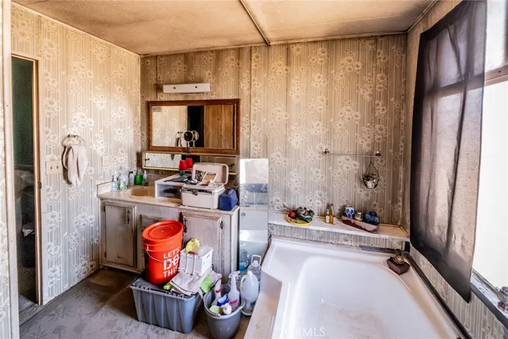19175 Kailua, Adelanto, California 92301