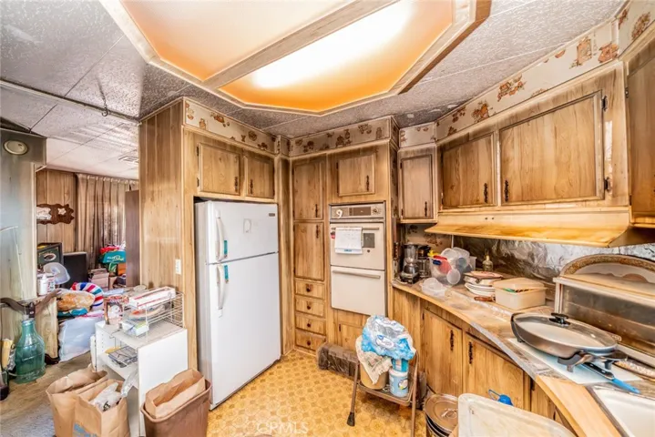 19175 Kailua, Adelanto, California 92301