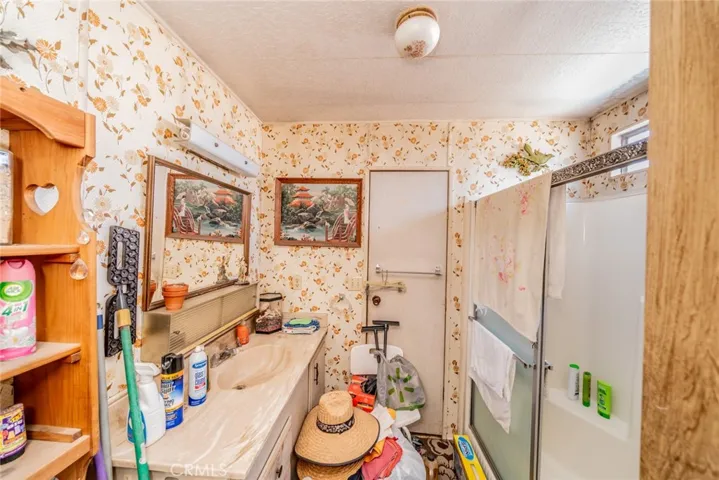 19175 Kailua, Adelanto, California 92301