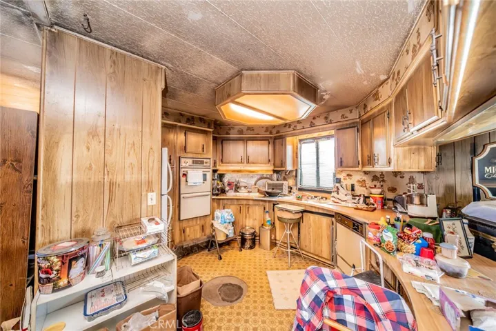 19175 Kailua, Adelanto, California 92301