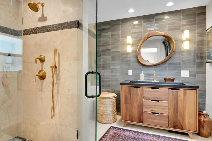 705 Valley Drive, Vista, California 92084