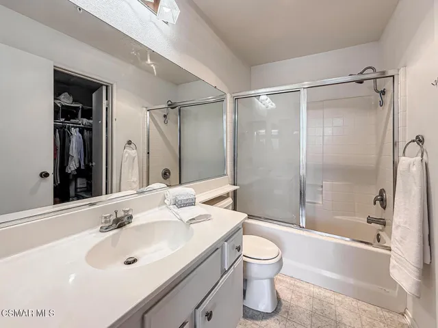 fPrimary Bedroom Suite4