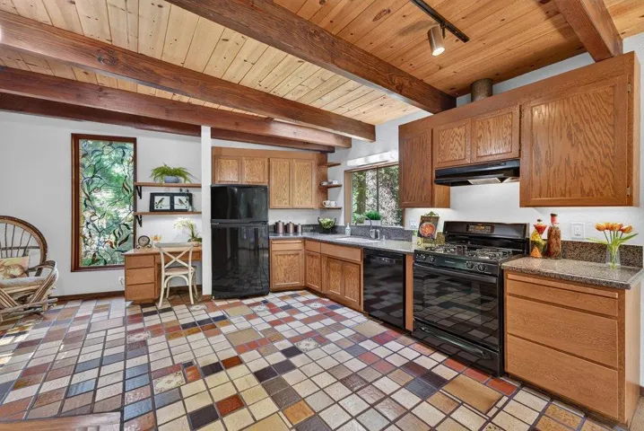 355 Valencia Road, Aptos, California 95003