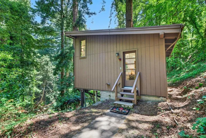 355 Valencia Road, Aptos, California 95003