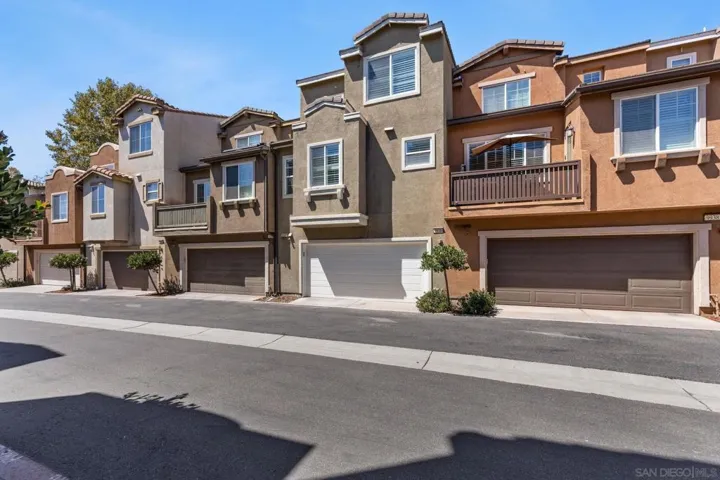 9936 Leavesly Trl, Santee, California 92071